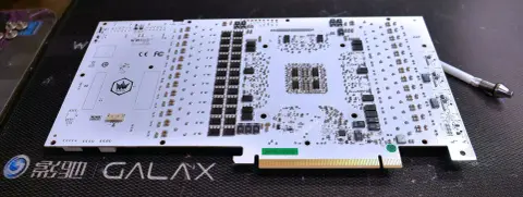 Galax GeForce RTX 4090 HoF extrém tuning: 3,7 GHz-en ketyegő GPU, új világrekordok