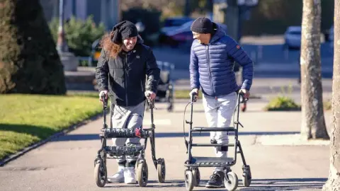 Az elektromos stimuláció segít újra megtanulni mozogni
