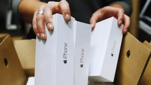 Brazíliában elkezdték leszedni a polcokról a töltő nélküli iPhone-okat