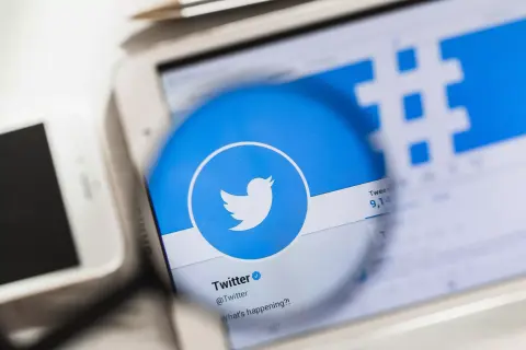 Elkezdte a botokat takarítani a Twitter, és az Apple-lel is rendeződött a viszony
