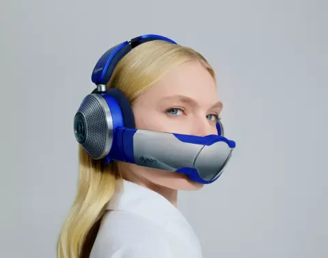 Nem csalás, nem ámítás: Itt a Dyson beépített légszűrős fejhallgatója