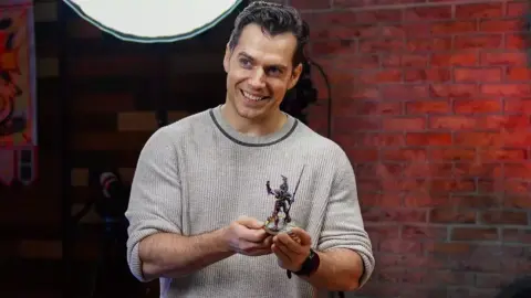 Henry Cavill egy egész Warhammer 40K filmes univerzumot csinál az Amazonnak
