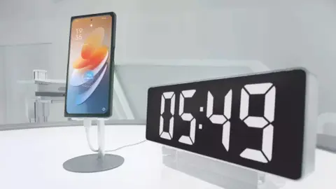 Lencsevégre kapták az Oppo 240 W-os töltőjét