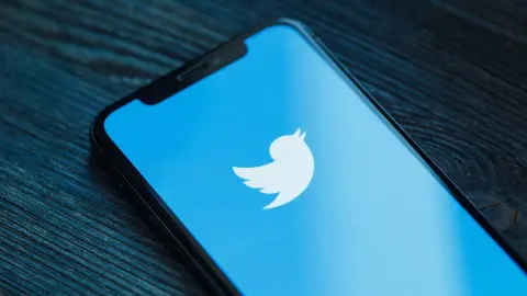 Jelentősen átalakul a Twitter kezelése januárban