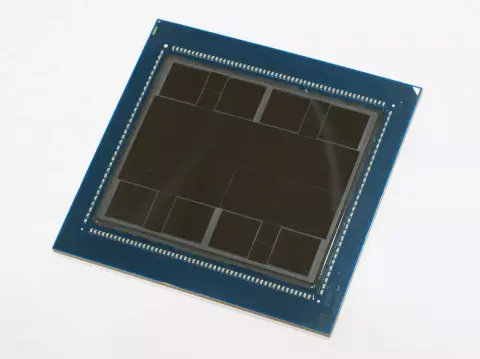 Különleges AMD APU 24 darab ZEN 4 processzormaggal, 128 GB HBM3 memóriával, 13 chipletre osztva