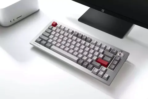 Mechanikus billentyűzettel és hatalmas televízióval állt elő a OnePlus