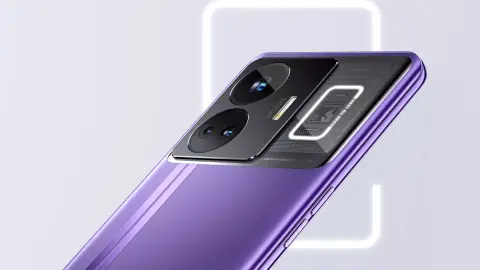 240 W-tal tölthető, felsőkategóriás mobilt alkotott a Realme