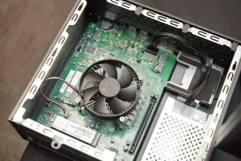 90%-ban újrahasznosítható anyagokból készített energiahatékony „zöld” PC-t villantott az Intel