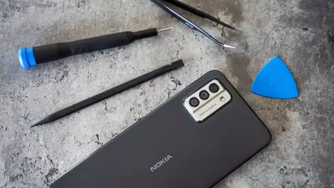 A Nokia G22-t bárki könnyen javíthatja otthon, olcsón elérhetők hozzá szerszámok