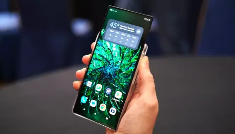 Feltámasztja a Motorola a Rizrt, jöhet a szétcsúsztatható okostelefon