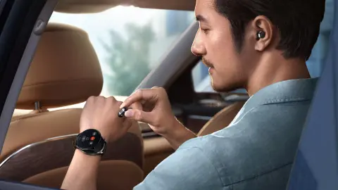 Huawei: Európában jön az okosóra, amiben fülhallgató van