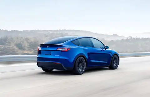 Rekordot ért el a berlini Tesla gyár, jön a következő üzem, és az olcsóbb új modellek is