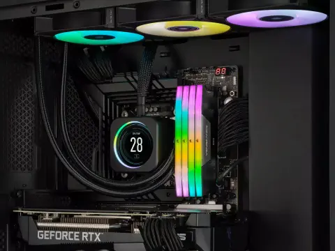 192 GB-os DDR5-ös memóriacsomagokat (is) villantott a Corsair