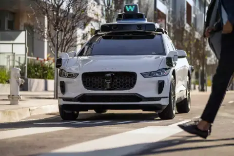 Már 20 közlekedési incidensbe keveredett a Google teljesen sofőr nélküli autója