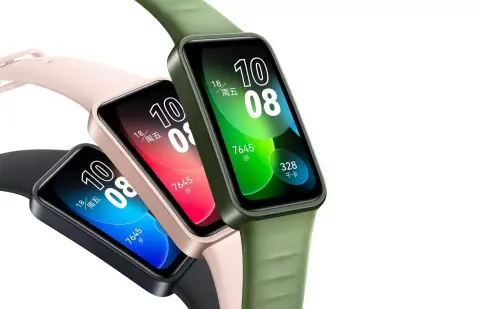 Gyorsabb töltés és szögletesebb dizájn jellemzi a Huawei Band 8-at