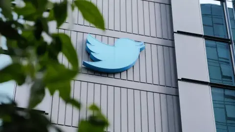 Megcímkézi azokat a bejegyzéseket a Twitter, amik szabályellenesek lehetnek