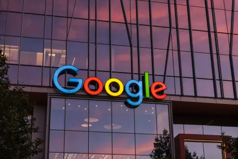 Szervezeti átalakításba fog a Google, hogy felpörgesse az MI fejlődését