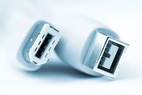 Linux alatt még 6 évig használhatóak maradnak a FireWire porttal ellátott eszközök