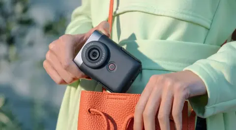 Egyszerű és kompakt vlogger kamerával állt elő a Canon