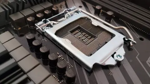 Rejtélyes mikrokód-frissítést adott ki az Intel több processzorhoz is