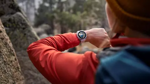 Új csúcskategóriás órákkal rukkolt elő a Garmin sok méretben