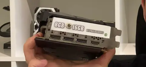 Extrém GeForce RTX 4070-es videokártya: kapcsolóval válthatunk a 8 GB-os és a 16 GB-os VRAM-üzemmód között