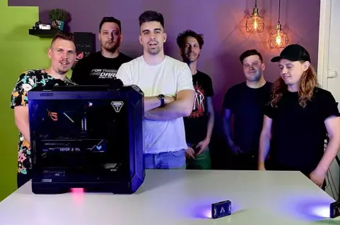 Élőben építettük meg a Jólvanezígy YouTube csatorna új streamer csúcsgépét