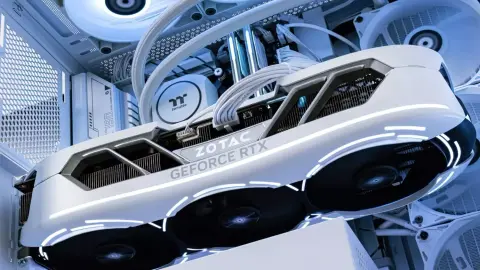 Itt a Zotac GeForce RTX 4090-es zászlóshajója – A dizájnja olyan, mint ha a Nike és a Portal csapata rajzolta volna