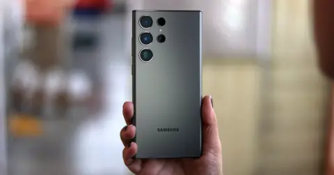 Gyorsabb töltésre lehet képes a Galaxy S24 széria csúcsragadozója