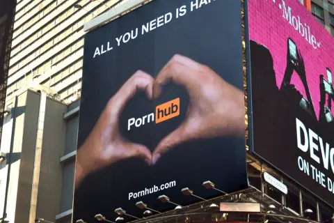 Névváltás révén kezdene új lappal a Pornhub tulajdonosa
