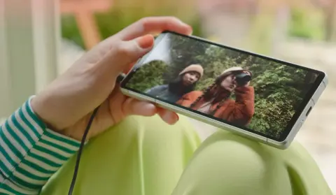 Befutott a Sony Xperia 5 V, és vakarjunk a fejünket