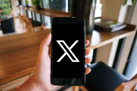 Univerzális kommunikációs központtá alakul át az X