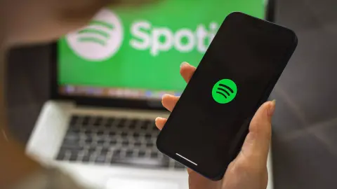 A Spotify és az OpenAI összefog, jöhetnek a hangklónozással lefordított podcastek