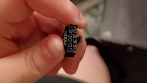 Egy év használat után olvadt meg egy GeForce RTX 4090-es videokártya 12VHPWR tápcsatlakozója