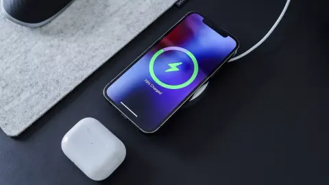 Visszamenőleg támogatni fogják az iPhone-ok a Qi2 vezeték nélküli töltést