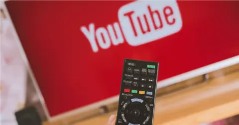 Felforgatja az eddigi reklámrendszerét a YouTube, íme a változások