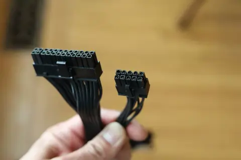 Jön az MSI első AMD-s alaplapja, ami az Intel ATX12VO szabványát támogatja, így nincs rajta 24-tűs ATX csatlakozó