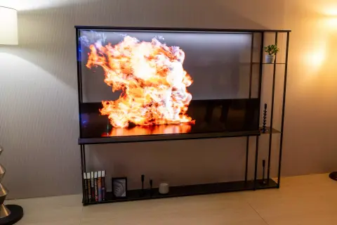 Forgalomba kerül az LG áttetsző OLED TV-je, és más szempontból is extravagáns lesz