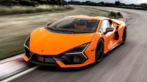 Méri a sofőrök pulzusát, és digitális instruktort ültet az autókba a Lamborghini