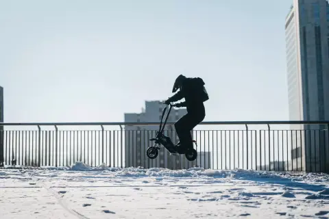 Egy terepen is használható összteleszkópos elektromos rollerrel bővült az Acer Predator sorozata