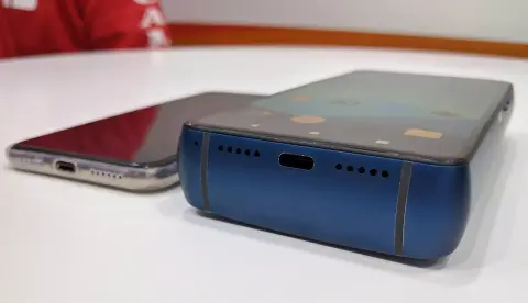 28 000 mAh-s akkumulátorral jön okostelefon