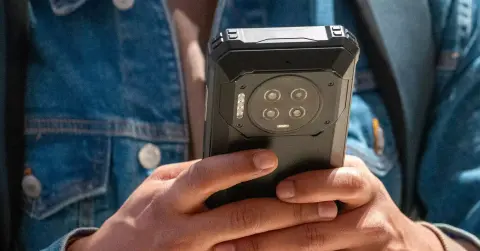 Itt a 28 000 mAh-s akkumulátorral ötvözött Energizer mobil