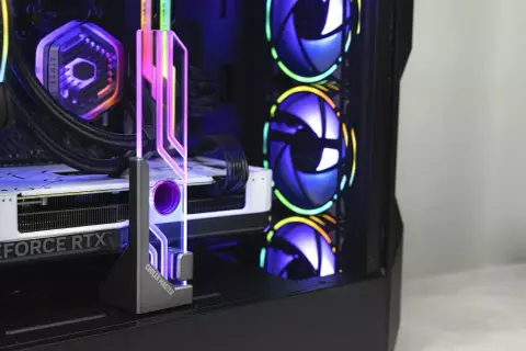 A Cooler Master aRGB LED világítással ellátott támasztékot készített a hosszú gamer videokártyákhoz