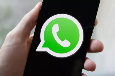 Fotómegosztásban és kitűzött üzenetekben erősít a WhatsApp