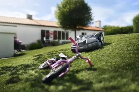 Műholdas helymeghatározással üzemelő robotfűnyírókkal állt elő a Husqvarna