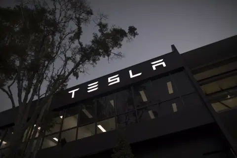Zehntausende von Entlassungen bei Tesla, Musk sagt, es sei notwendig