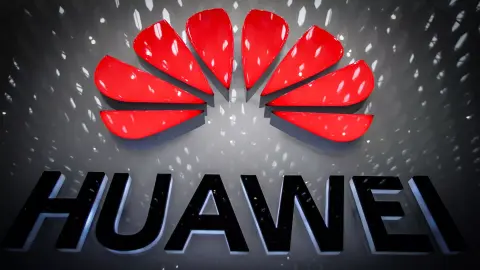 Újabb brutális csapást mér az USA a Huawei-re? Fontos exportengedélyeknek lehet vége