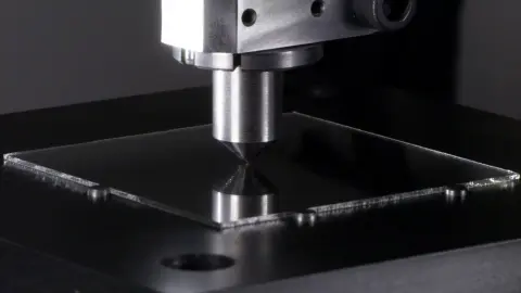 Új Gorilla Glass üveg érkezik az olcsóbb mobilok számára