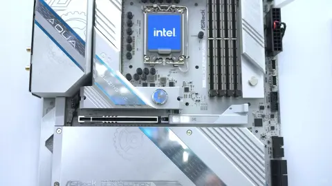 ASrock Z890 Taichi Aqua: 10 darab USB-C port, 33 fázisú tápellátás, 6 darab M.2-es bővítőhely, 0 db USB-A port