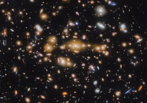 A világegyetem 460 millió éves korából származó gömbhalmazokat fedeztek fel